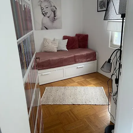 Bungalow 300 Meter Vom Gruenewald Lauch Holiday home Gorden-Staupitz